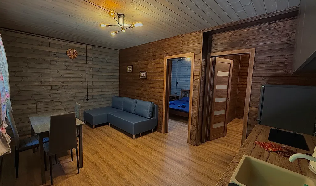 Уютный новый домик в лесу