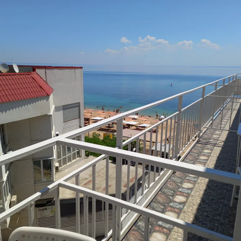 Студия с видом на море