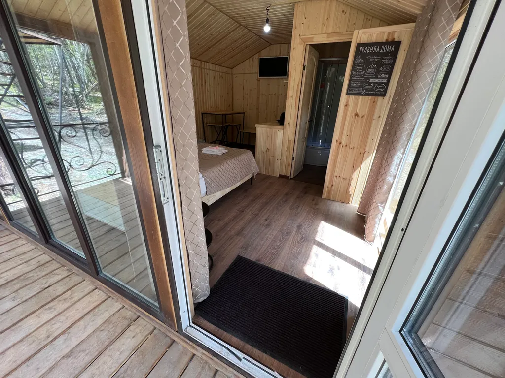 Уютный домик в чаще леса