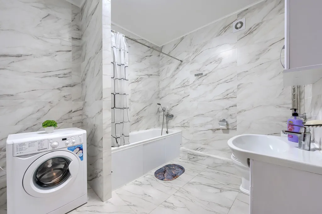 Жизнь с видом реку: огромная лоджия с панорамным остеклением в пол!