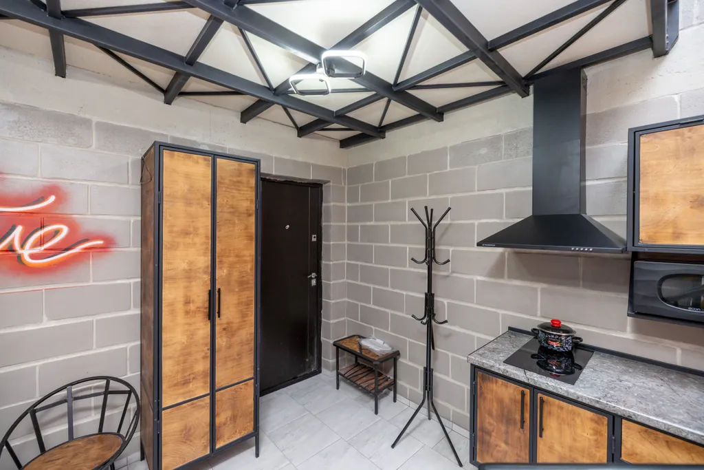 Двуxуpовнeвая cтудия с сауной Bе роsitivе