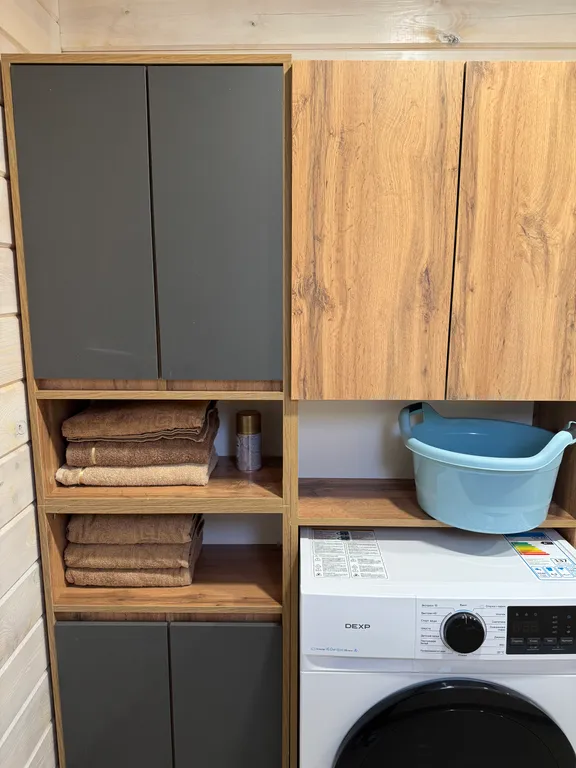 Уютный дом у реки