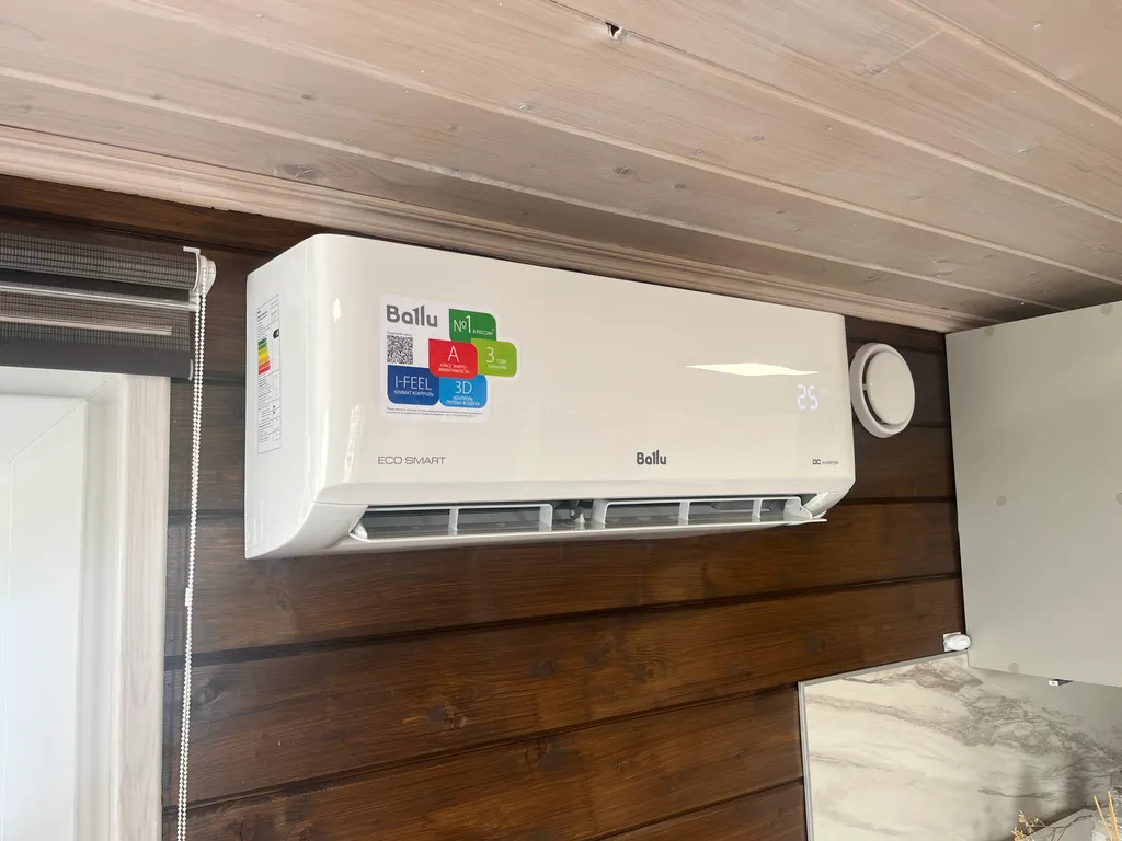 Уютный домик в тихом месте у реки