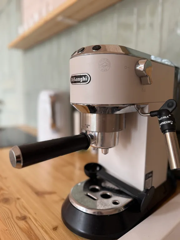 Домик на холме с видом на Байкал