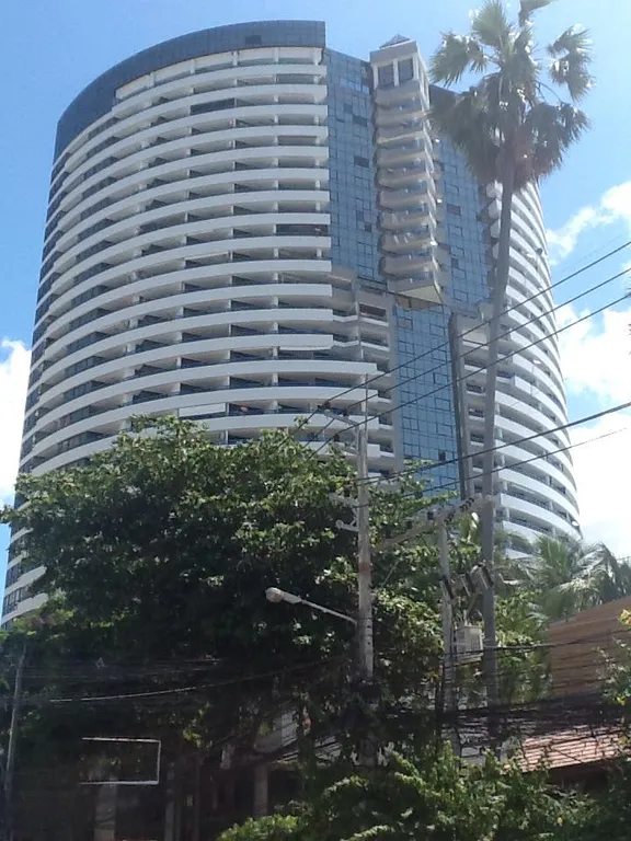 Студия с фронтальным видом на море