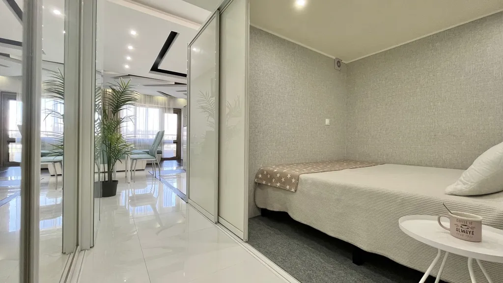 Апартамент с бассейном на крыше в центре Сочи