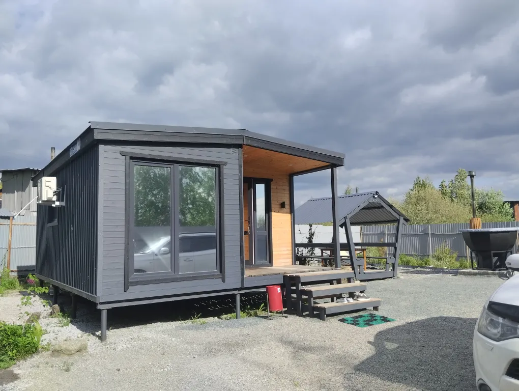 Загородный дом у озера