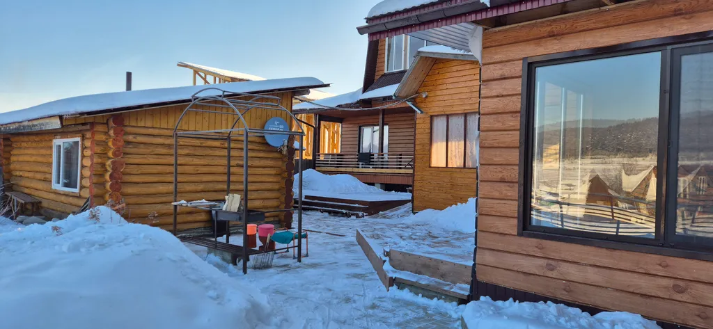 Дом с видом на горы и лес