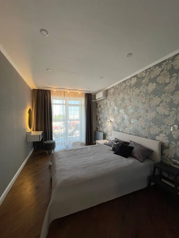 Солнечная стильная евродвушка в новом доме недалеко от центра города