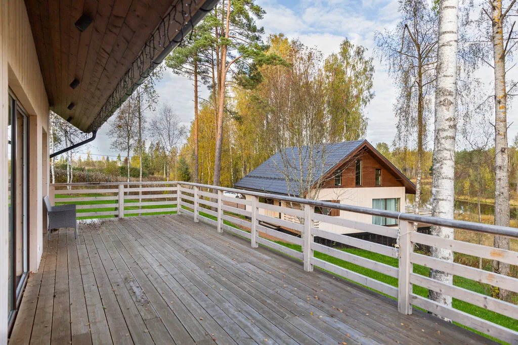 Коттедж Дом с видом на озеро в окружении леса, рядом с курортом "Игора" — Снегиревка