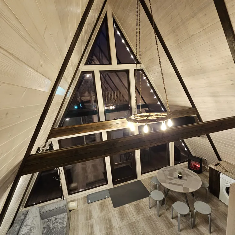 Шестиместный коттедж с изолированным участком 10 соток №1