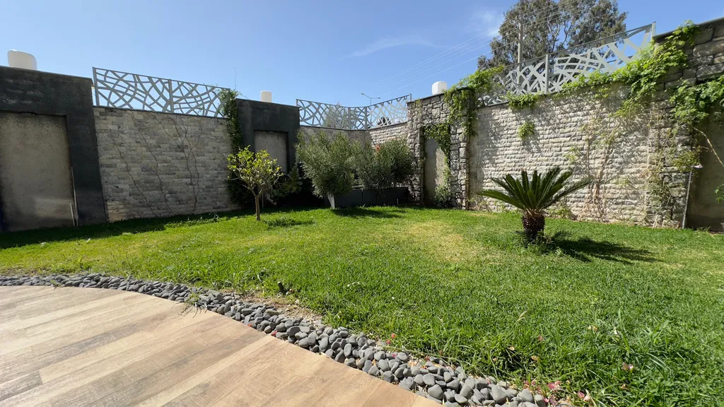 Duplex 3+1 в современном комплексе Via Mar Residence с выходом в сад