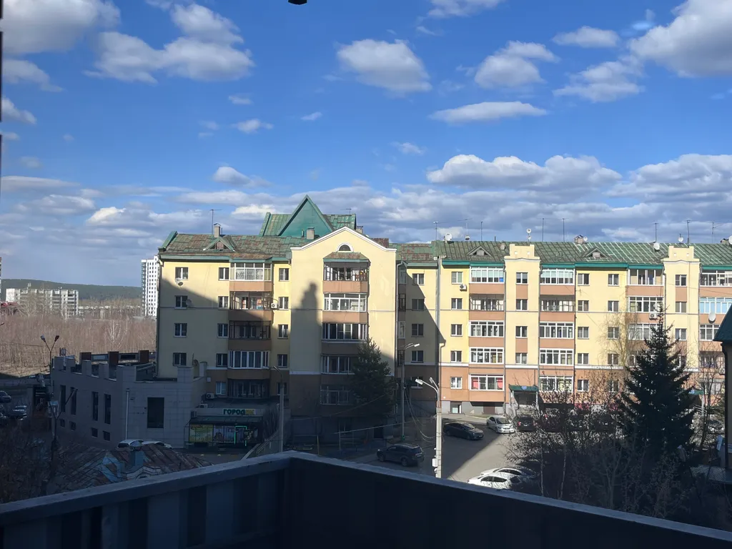 Апартамент с балконом возле аэропорта