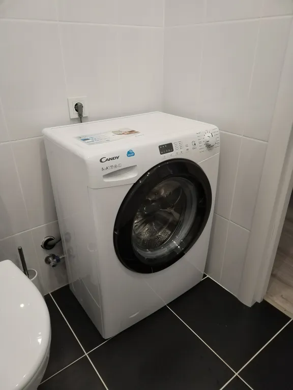 Студия для двоих с видом на аллею