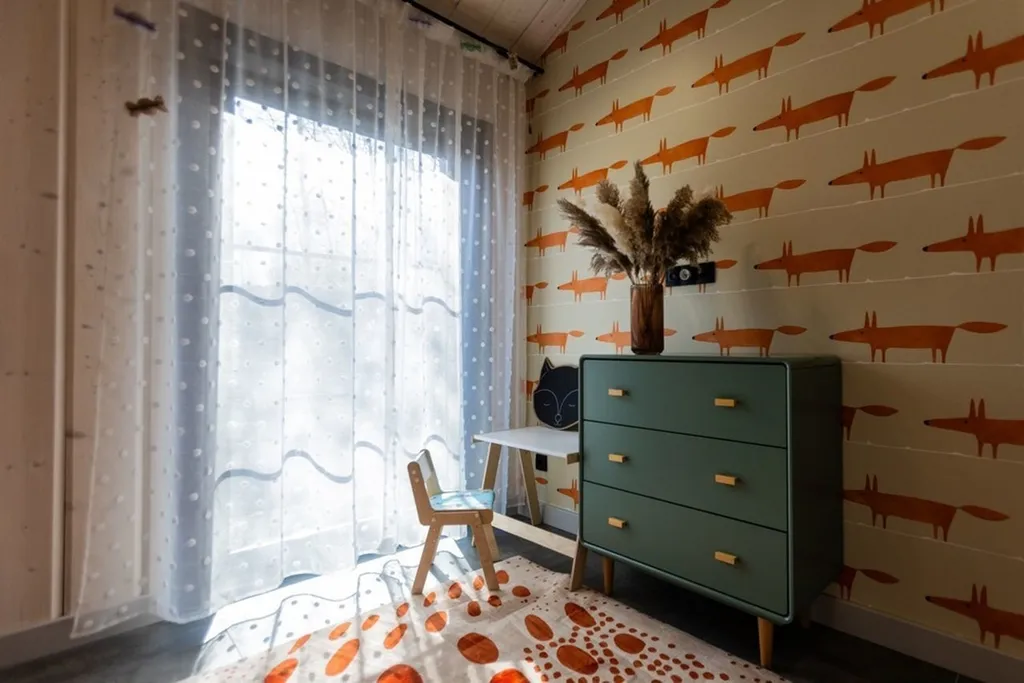 Дизайнерский панорамный дом с сауной в хвойном лесу