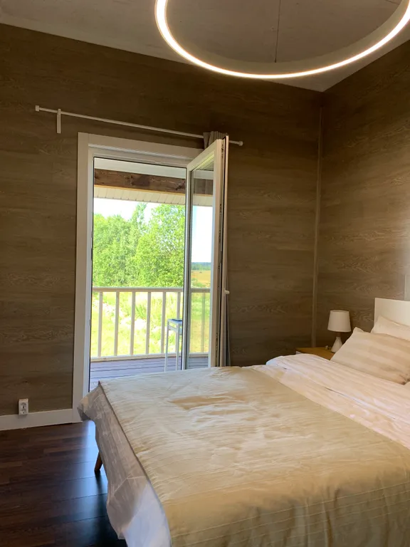 Коттедж Дом с террасой, камином, финской сауной на краю деревни с видом вдаль — Степаново