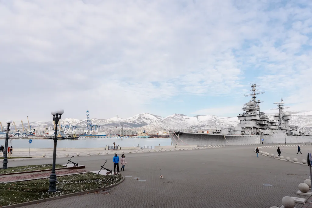Квартира Стильная квартира с видом на море и крейсер — Новороссийск