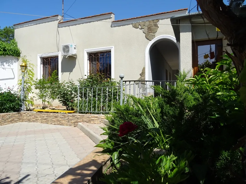 Коттедж Уютный дом в центре города — аренда посуточно в Евпатория