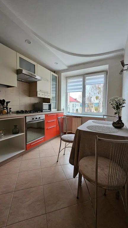 Тихая квартира в самом центре с видом на сквер