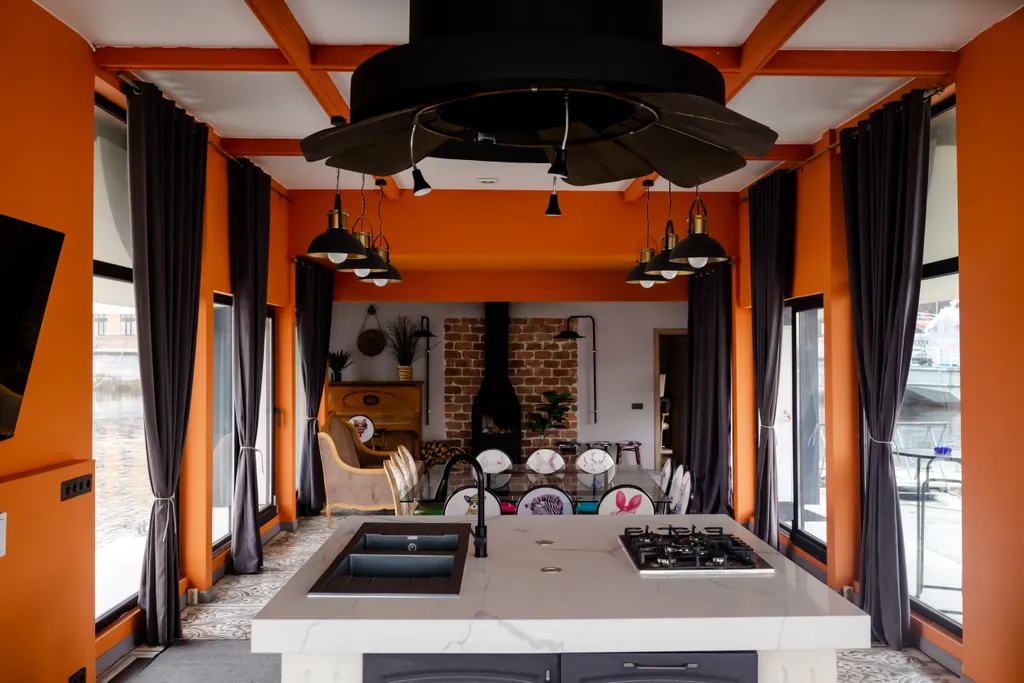 Дом на воде на Петроградской