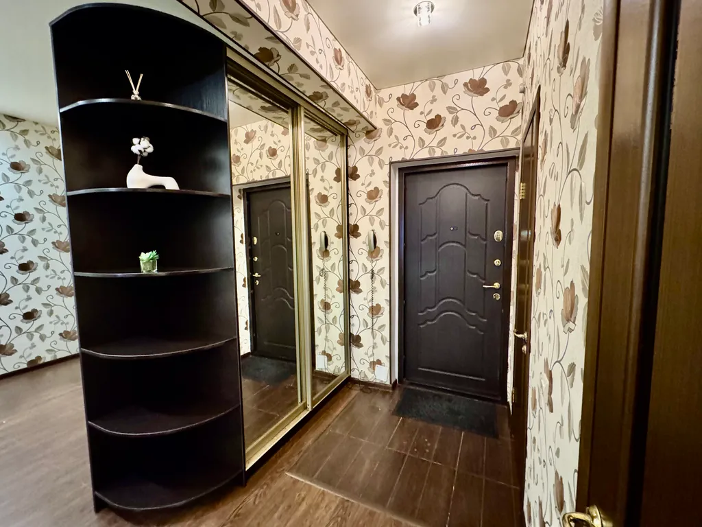 Однокомнатная квартира на 10 этаже с просторной комнатой