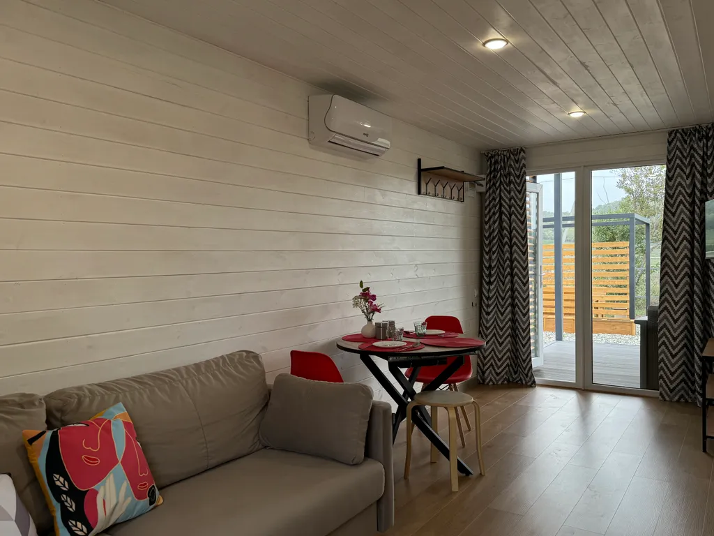 Дом с видом на луга и горы