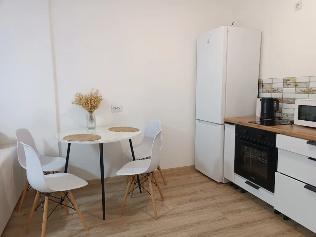 Двухкомнатная квартира возле озера и парка