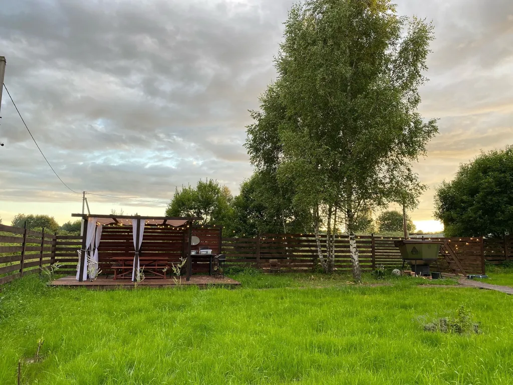 Дом с ковром