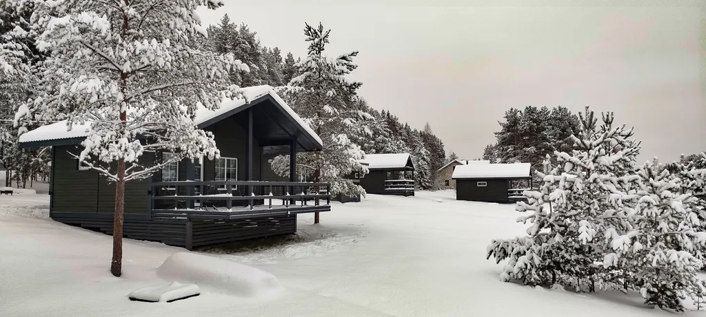 Просторный дом на берегу реки