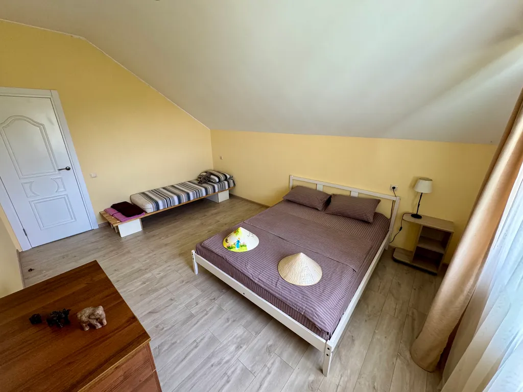 Дом у моря с видом на закат