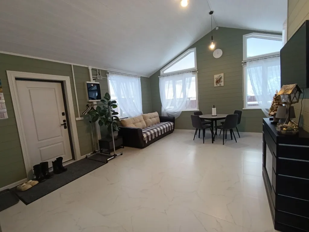 Дом в окружении леса