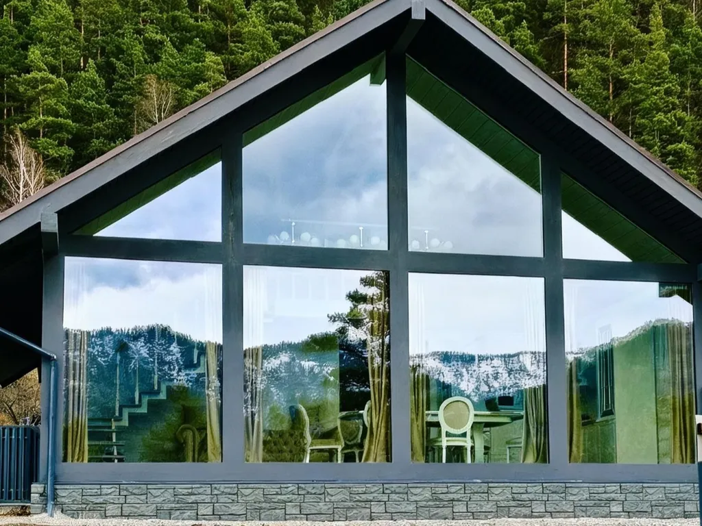 Дом в горах у реки Катунь