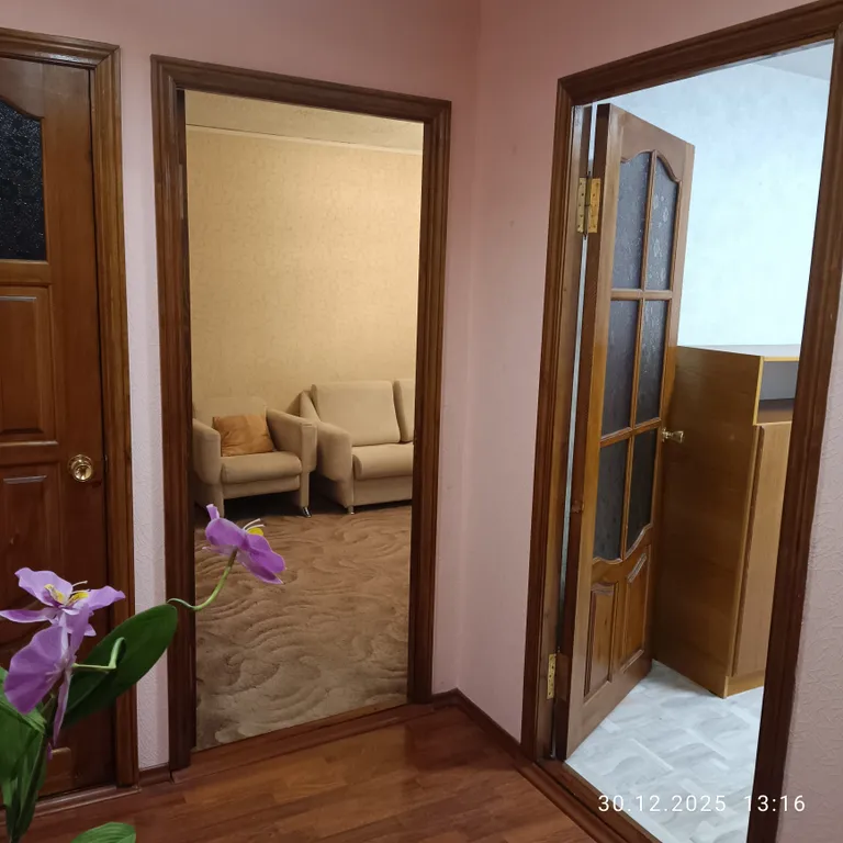 Уютная 2-комнатная, в спальном районе города, всё в шаговой доступности