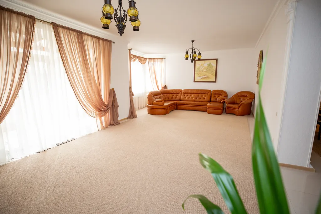 Загородный дом с бассейном и зоной отдыха