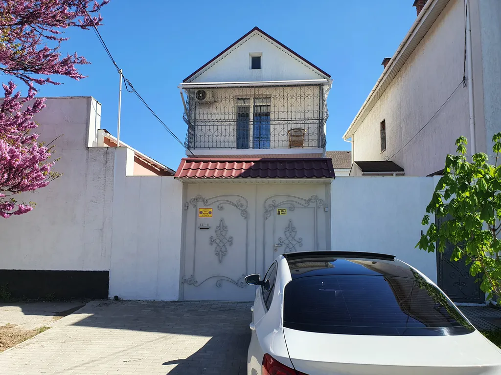 Большой Дом с отдельным двором и парковкой