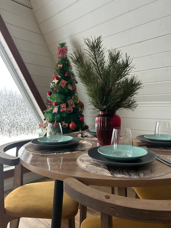 Современный треугольный эко дом