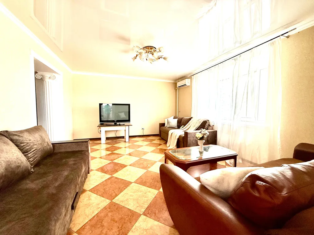 Большая квартира у Мамаева Кургана 3 лоджии