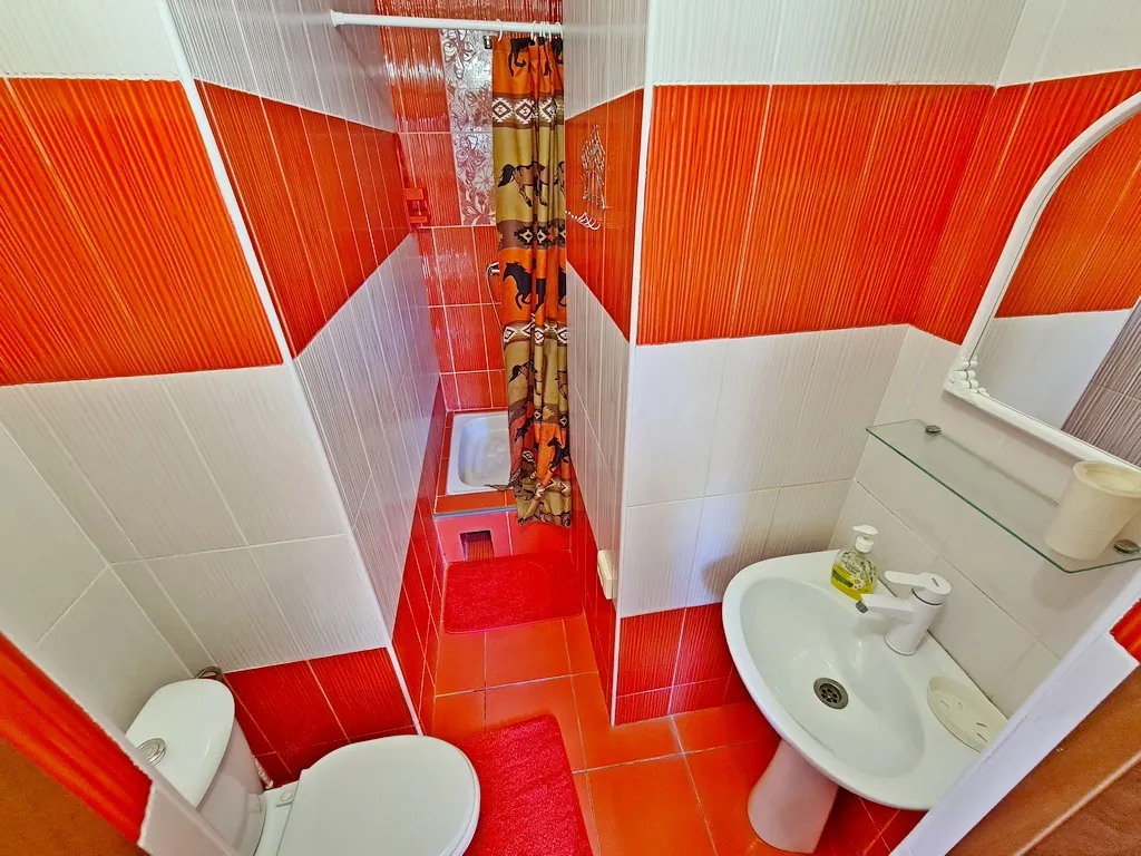 Номера на Пляже, квартира - студия с кухней 150/1, до берега 40 метров