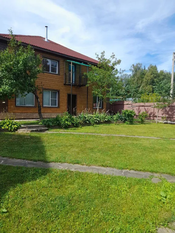 Дом с баней, бассейном и караоке