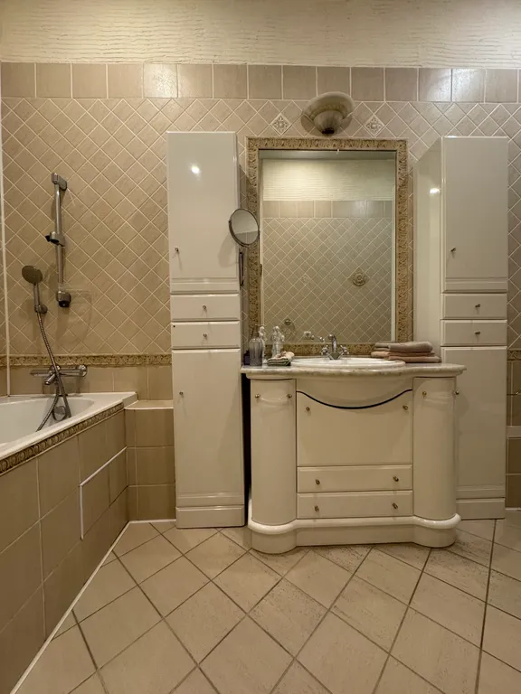 Уютная двухкомнатная арт-квартира в финском доме в центре Выборга