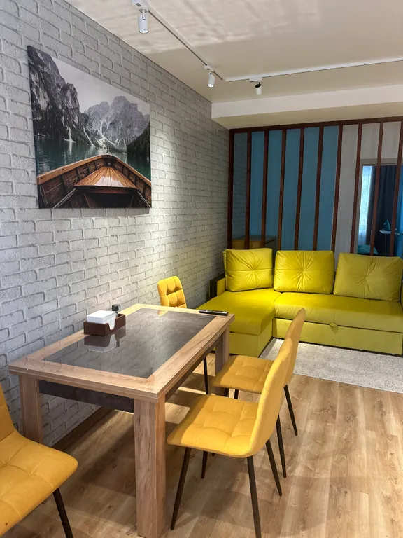 Просторная квартира с отдельным входом возле гипермаркета Перекресток — аренда посуточно в Новомосковск