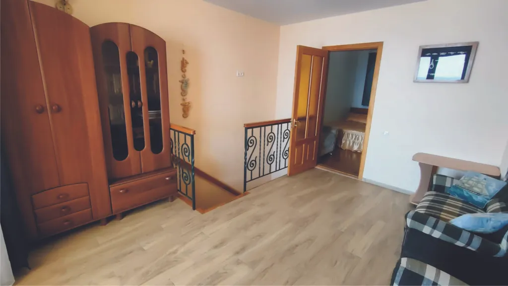 Коттедж - три этажа на берегу моря