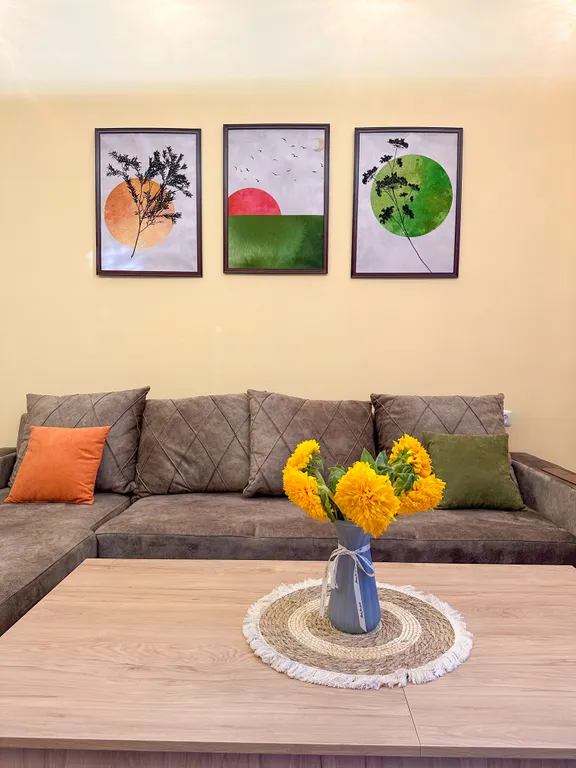 В центре под рукой все событие