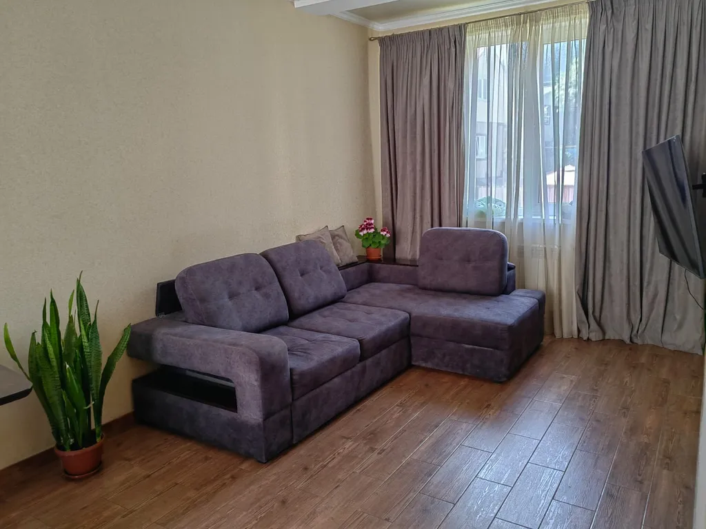 Уютная студия с отдельной спальней в тихом районе приморья