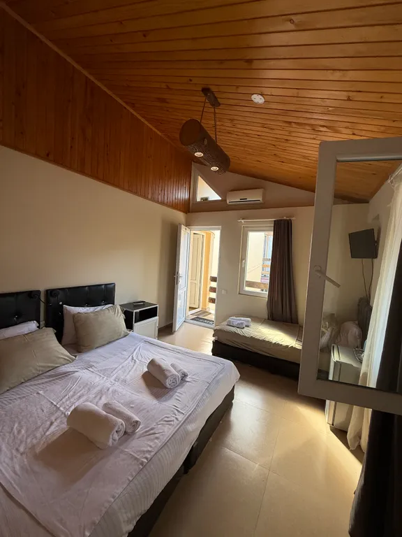 Уютный отель с бассейном в центре Кобулети, с собственным рестораном