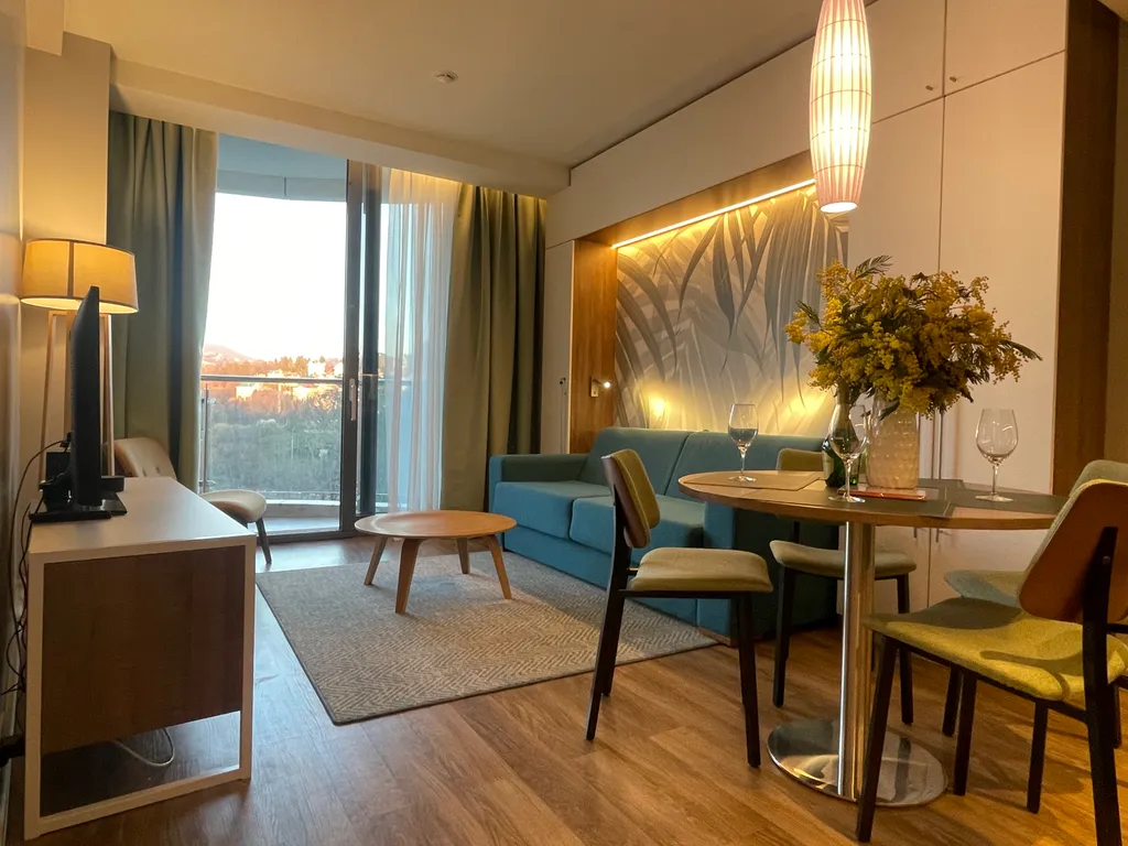 Видовой апартамент с видом на горы в апарт-отеле