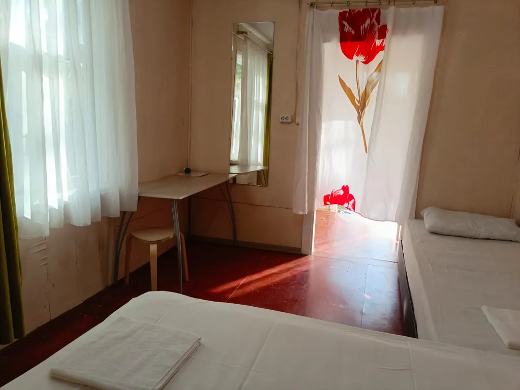 Квартира Бюджетный двухместный номер с 2 раздельными кроватями и своим туалетом — Бжид