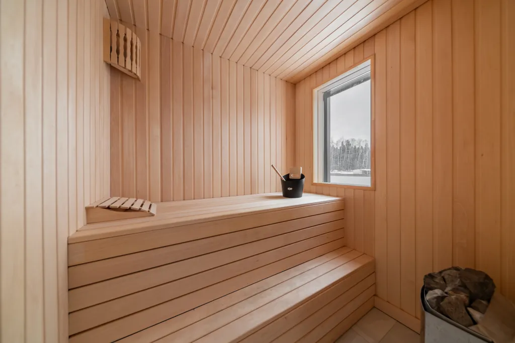 Стильный барнхаус с сауной, камином и панорамой