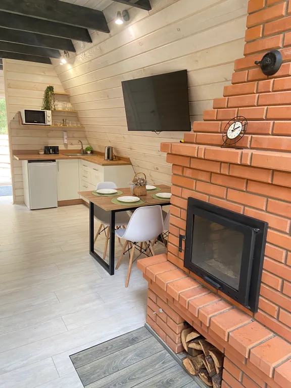 Треугольный дом в лесу Gray