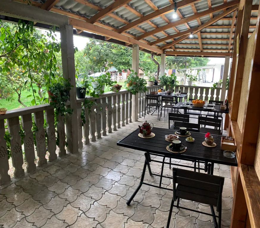 Трехместный уютный номер с террасой.